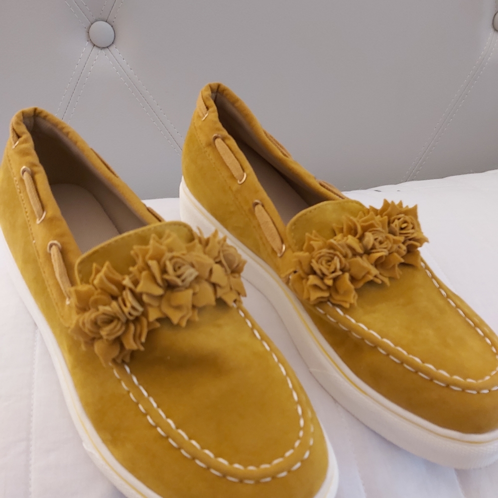 Faux Suede look floral boat slip on shoes New sz 7? (marked 38)